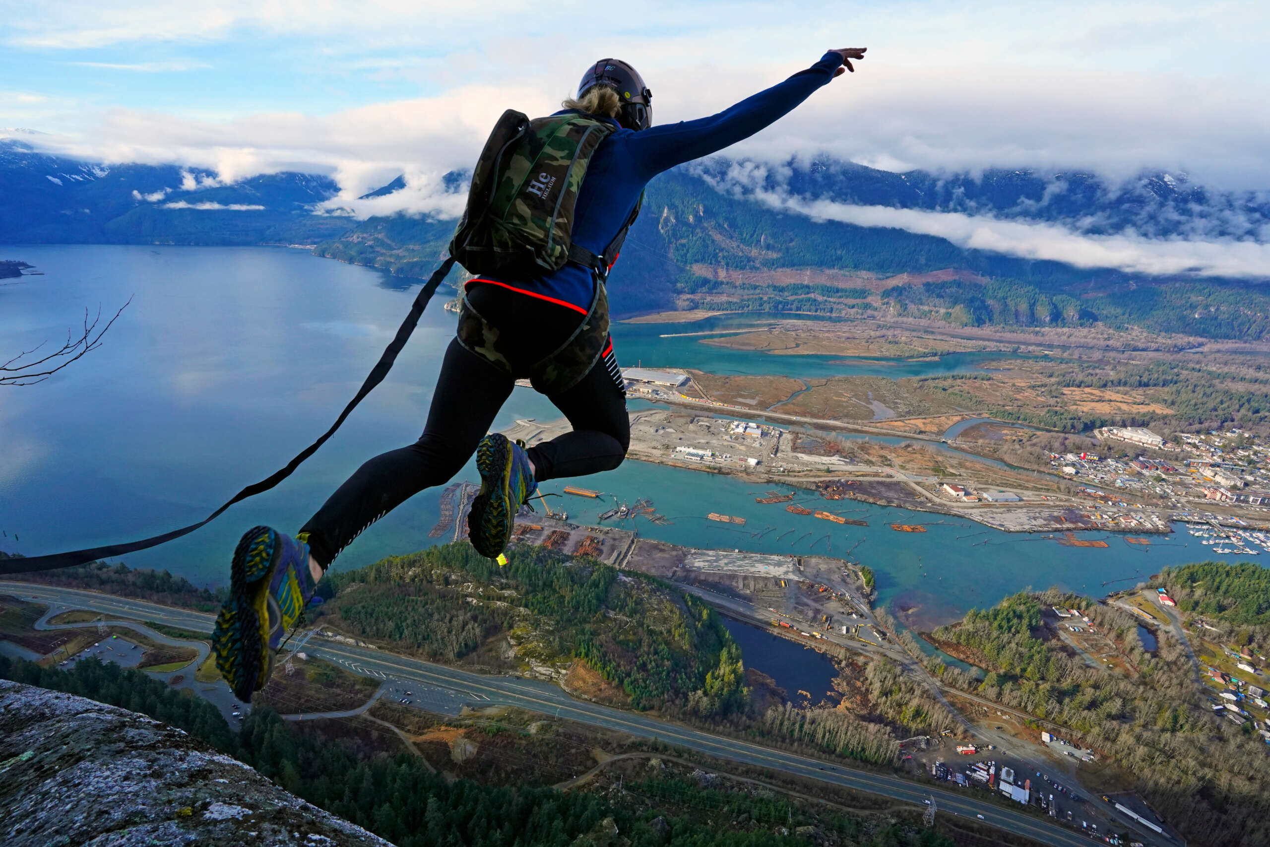 base jumping squamish - alenka mali - base jumping girl - base jump canada - snowboarding - snowboard retreat